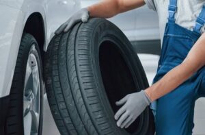 Đảo lốp xe ô tô: Vì sao và hướng dẫn cách làm chi tiết