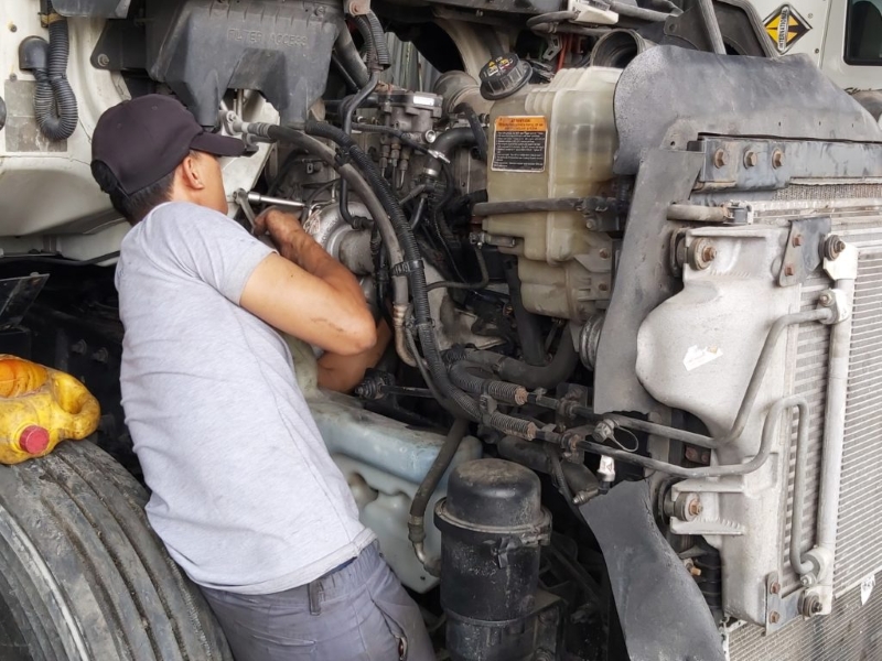 Cách kiểm tra và khắc phục xe tải ra khói trắng