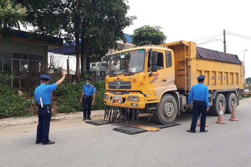 Không chở hàng quá tải để giảm áp lực lên hệ thống phanh